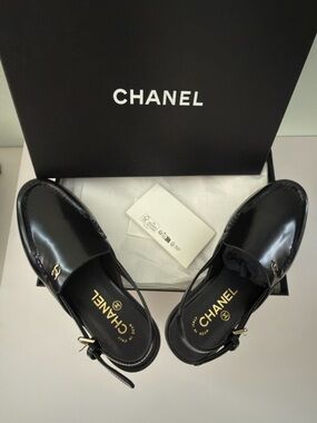 CHANEL Black Patent Leather Slingback Clogs with Gold CC Accent